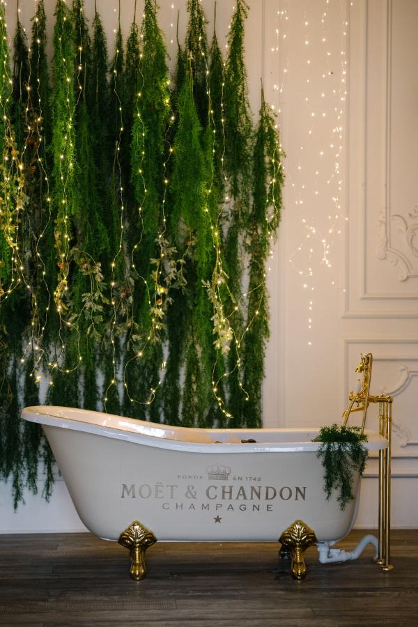 ванна (подключена к водопроводу) подключена к коммуникациям