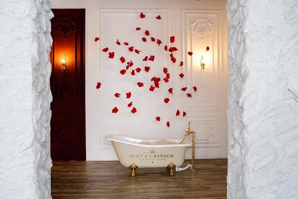 ванна (подключена к водопроводу) подключена к коммуникациям